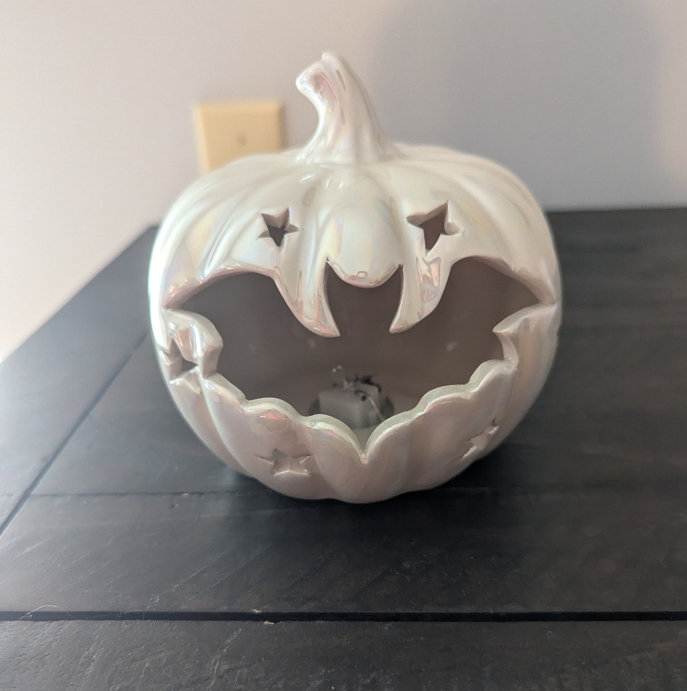 Kirkland 2 Ceramic Light Up Pumpkins - Picture 6 of 8